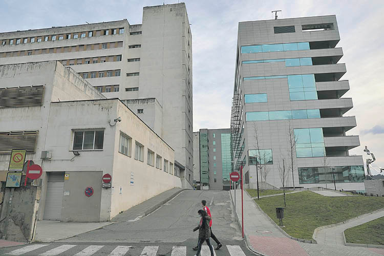 Espacio del Complexo Hospitalario de Ourense donde se levantará un nuevo edificio de 12 plantas. (JOSÉ PAZ)